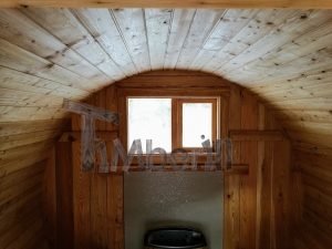 Utendørs barrel sauna med terrasse og Harvia elektrisk varmeovn (13)